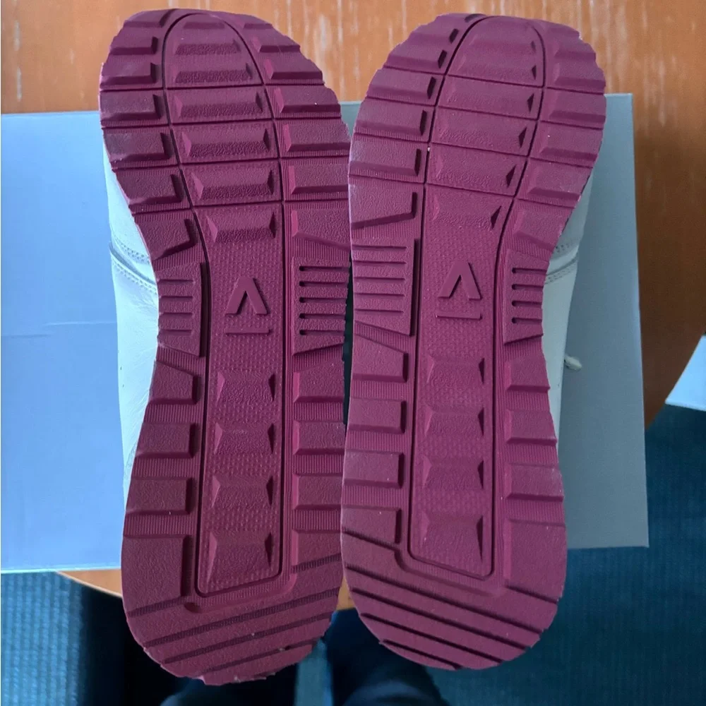 Abeo women’s leather jogger sneaker - Picture 4 of 8